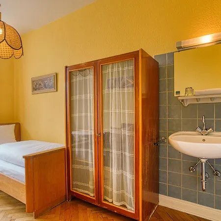 Carlton Hotel