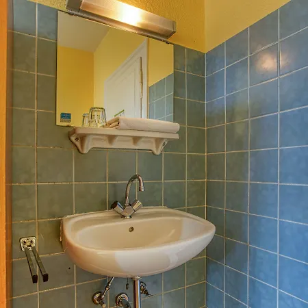 Carlton Hotel 2*