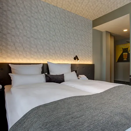 Carlton Hotel 2*